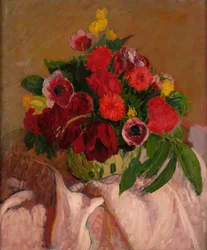 Gemischte Blumen auf rosa Tuch
